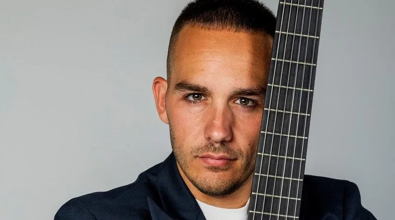 Recital ‘Entre cuerdas y vías’ de Lluís Castañ